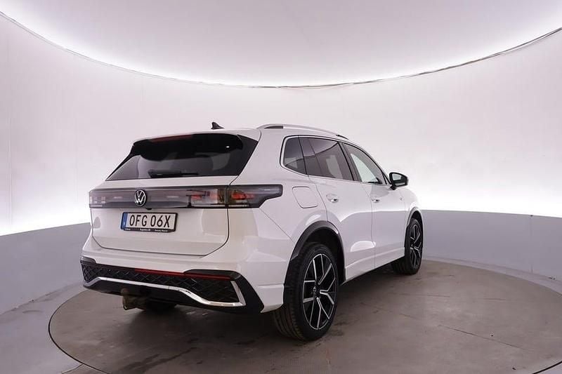 Begagnad VW Tiguan R-line 177 HK (130 kW) 2024 Oryx white pearl SUV