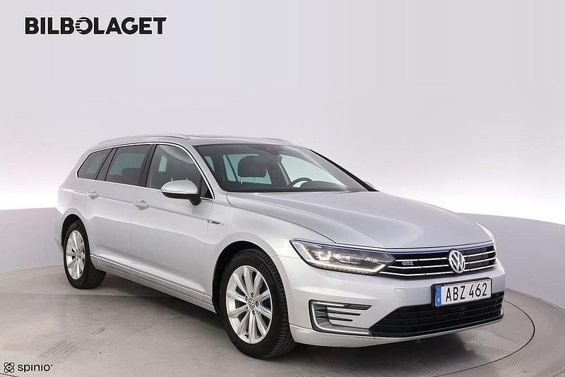 Silver Begagnad 2016 VW Passat GTE Kombi | 144 500 kr (Lite dyr) - Bild 1/4