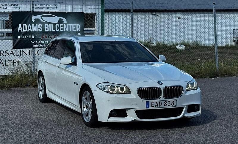 Vit Begagnad 2012 BMW 520 M Sport Kombi | 104 900 kr (Marknadspris) - Bild 1/4