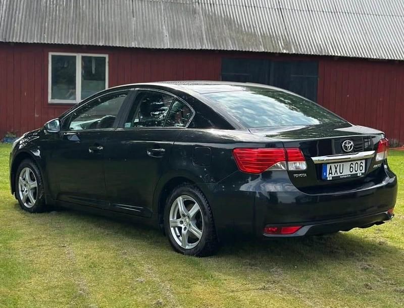 Begagnad Toyota Avensis 147 HK (108 kW) 2014 Black metallic Sedan
