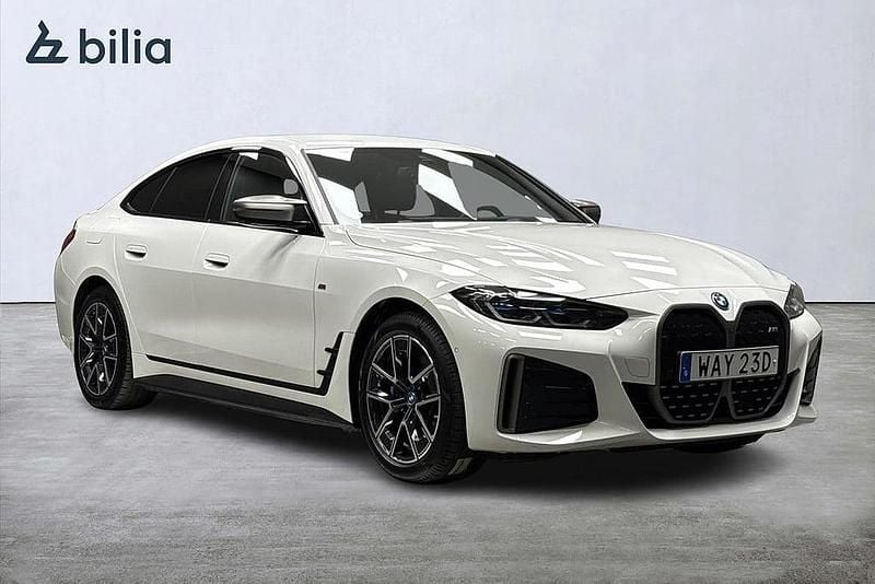 Vit Begagnad 2023 BMW i4 Shadowline Sedan | 509 000 kr (Bra pris) - Bild 1/4