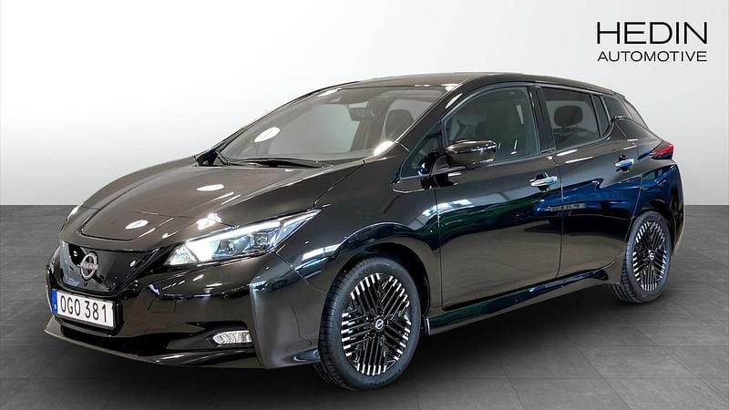 Svart Begagnad 2022 Nissan Leaf N-Connecta Halvkombi | 184 900 kr (Marknadspris) - Bild 1/4