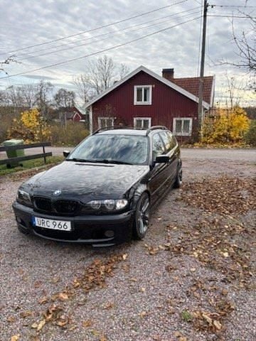 Svart Begagnad 2004 BMW 325 Kombi | 40 000 kr (Bra pris) - Bild 1/4