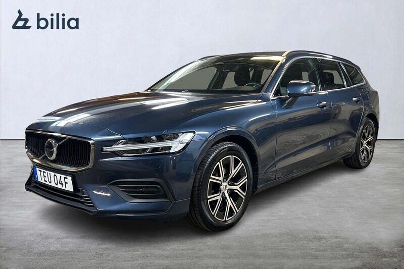 Mörkblå (blå) Begagnad 2022 Volvo V60 Core Kombi | 329 900 kr (Marknadspris) - Bild 1/3