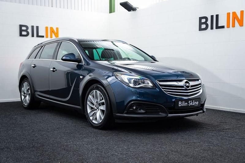 Begagnad Opel Insignia Country Tourer Business 164 HK (120 kW) 2014 Blå Kombi