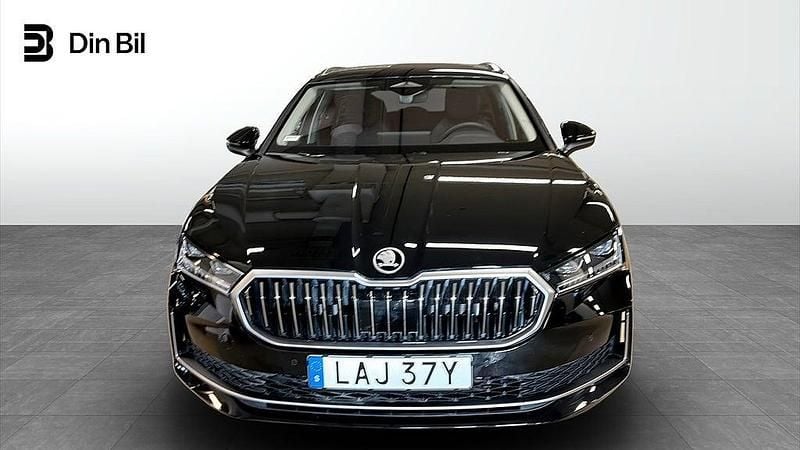 Begagnad Skoda Superb Selection 150 HK (110 kW) 2024 Svart Kombi