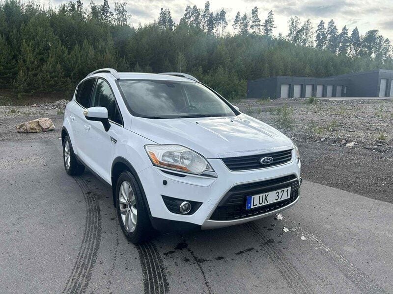 Vit Begagnad 2012 Ford Kuga SUV | 68 000 kr (Marknadspris) - Bild 1/3