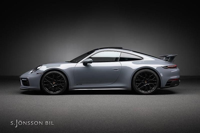 Begagnad Porsche 911 Carrera GTS 480 HK (353 kW) 2023 Arctic grey