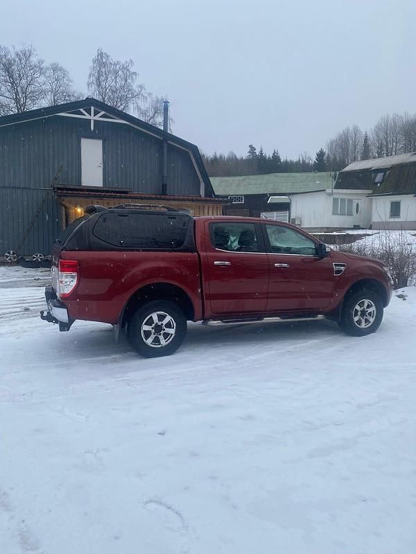 Begagnad Ford Ranger 200 HK (147 kW) 2015 Röd metallic Pickup