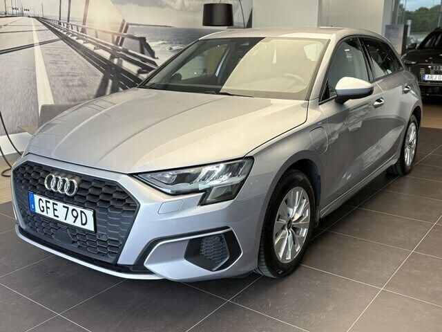 Florettsilver metallic Begagnad 2021 Audi A3 Sportback e-tron Proline Sedan | 299 000 kr (Lite dyr) - Bild 1/4