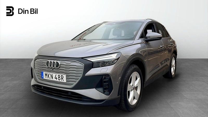 Grå Begagnad 2023 Audi Q4 e-tron Proline SUV | 369 000 kr (Marknadspris) - Bild 1/4