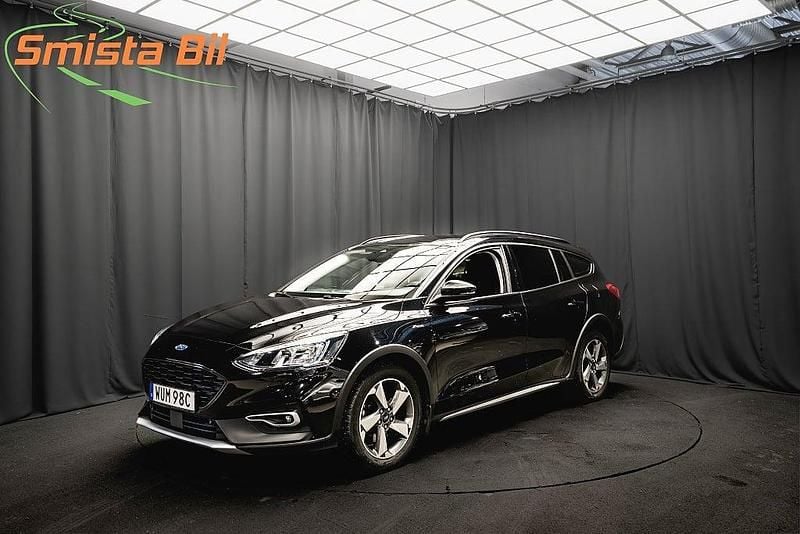 Svart Begagnad 2021 Ford Focus Active Kombi | 194 700 kr (Marknadspris) - Bild 1/3