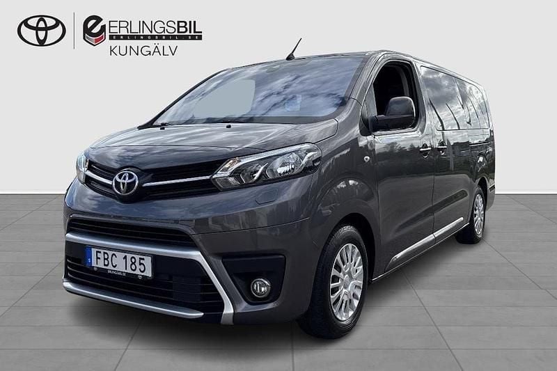 Mörkgrå (grå) Begagnad 2019 Toyota Proace Verso Kombi | 209 900 kr (Superpris) - Bild 1/4