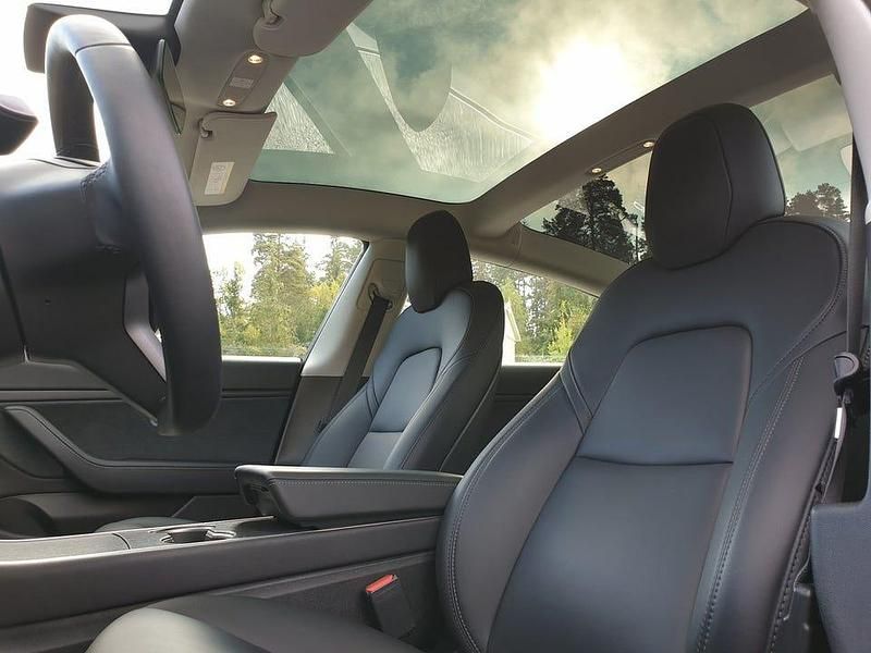 Begagnad Tesla Model 3 Long Range AWD 339 kW (462 HK) 2019 Solid svart | svart premium Sedan