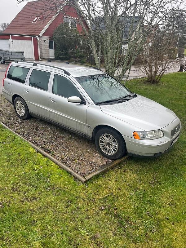 Begagnad 2006 Volvo V70 Kombi | 30 000 kr (Marknadspris) - Bild 1/3