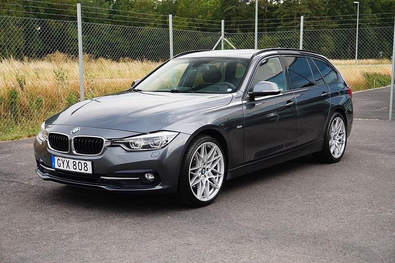 Begagnad 2017 BMW 320 Sport Line Kombi | 179 900 kr (Marknadspris) - Bild 1/4