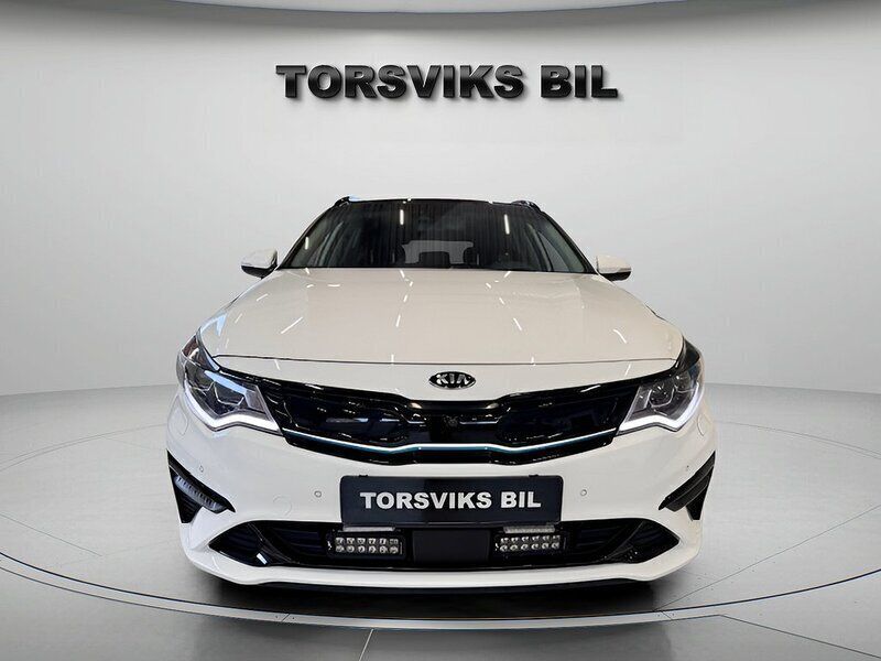 Vit Begagnad 2018 Kia Optima Hybrid 3 Sedan | 179 900 kr (Marknadspris) - Bild 1/4