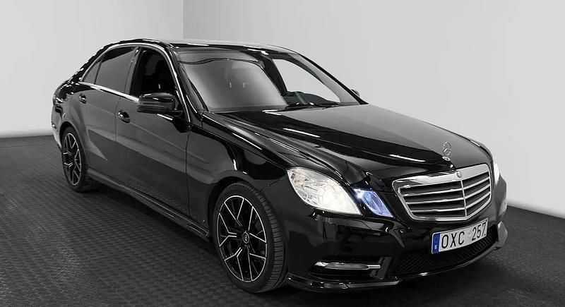 Svart Begagnad 2013 Mercedes E220 Sedan | 165 000 kr (Marknadspris) - Bild 1/4