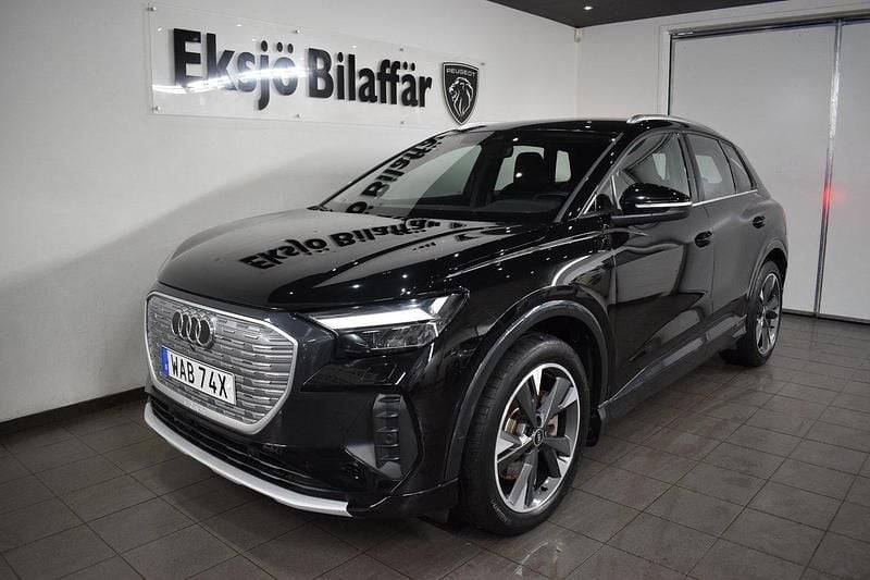 Svart Begagnad 2022 Audi Q4 e-tron Comfort SUV | 399 500 kr (Marknadspris) - Bild 1/4