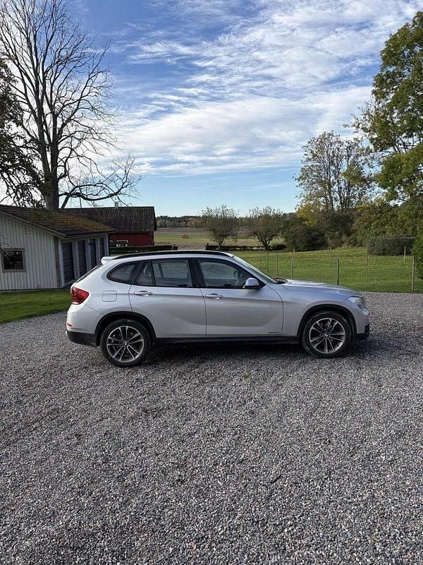 Grå Begagnad 2012 BMW X1 Sport Line SUV | 83 000 kr (Marknadspris) - Bild 1/4