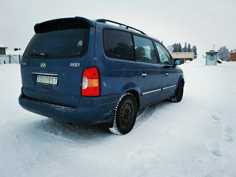 Begagnad Hyundai Trajet 136 HK (100 kW) 2000 Blå Minibuss