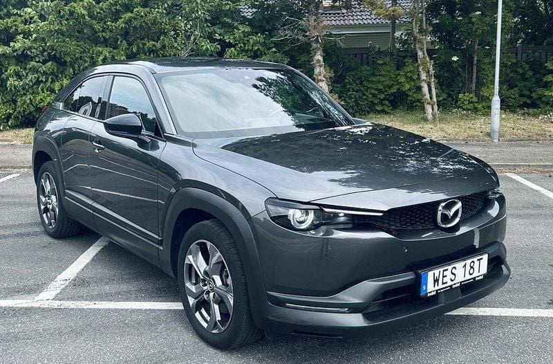 Grå Begagnad 2021 Mazda MX30 SUV | 151 000 kr (Marknadspris) - Bild 1/4