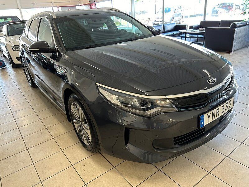 Grå Begagnad 2018 Kia Optima Hybrid Sport Sedan | 166 000 kr (Lite dyr) - Bild 1/4