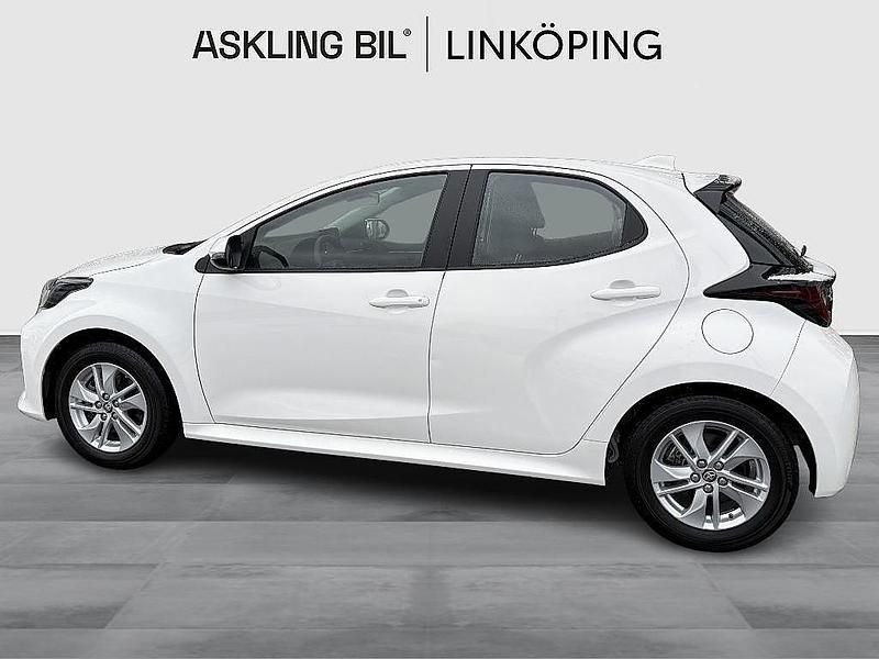Begagnad Toyota Yaris Hybrid Active 116 HK (85 kW) 2023 Vit Halvkombi