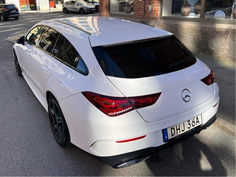 Vit Begagnad 2020 Mercedes CLA200 Shooting Brake AMG Kombi | 285 000 kr (Bra pris) - Bild 1/4