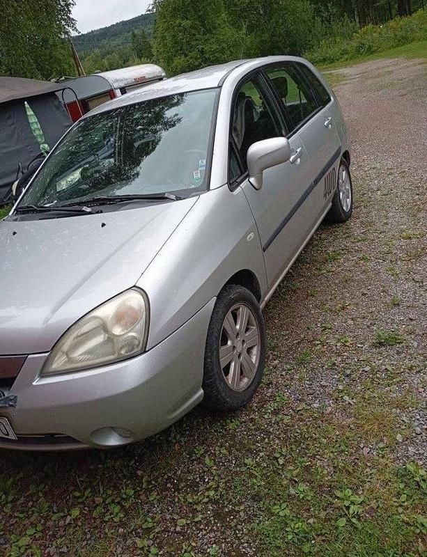 Silver Begagnad 2003 Suzuki Liana Halvkombi | 15 000 kr (Dyr) - Bild 1/4
