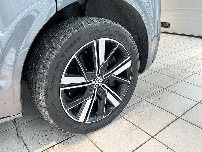Begagnad VW Multivan Highline 199 HK (146 kW) 2021 Grå Van