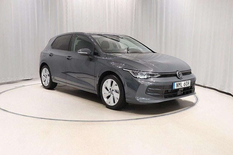 Begagnad VW Golf VIII Life 150 HK (110 kW) 2024 Mörkgrå Halvkombi
