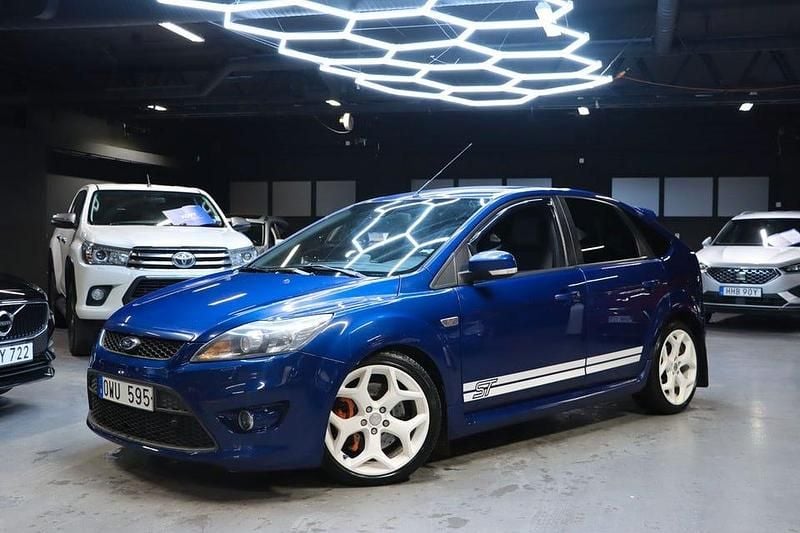 Blå Begagnad 2009 Ford Focus ST Halvkombi | 109 900 kr - Bild 1/4