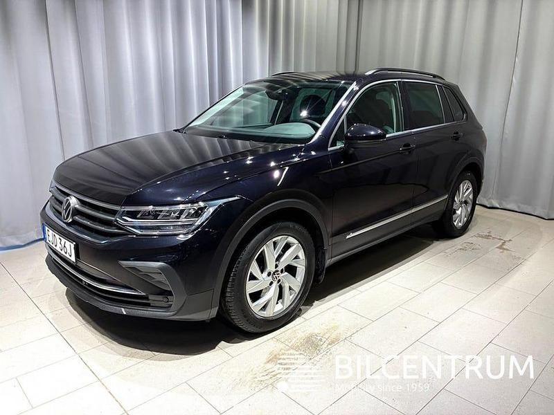 Svart Begagnad 2021 VW Tiguan Life SUV | 279 900 kr (Lite dyr) - Bild 1/4