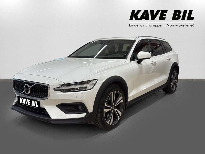 Vit Begagnad 2020 Volvo V60 CC Momentum Kombi | 369 900 kr (Dyr) - Bild 1/4
