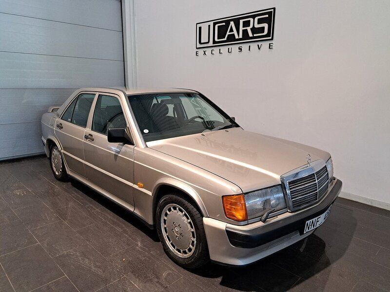 Grå Begagnad 1988 Mercedes 190 Sedan | 269 900 kr - Bild 1/4