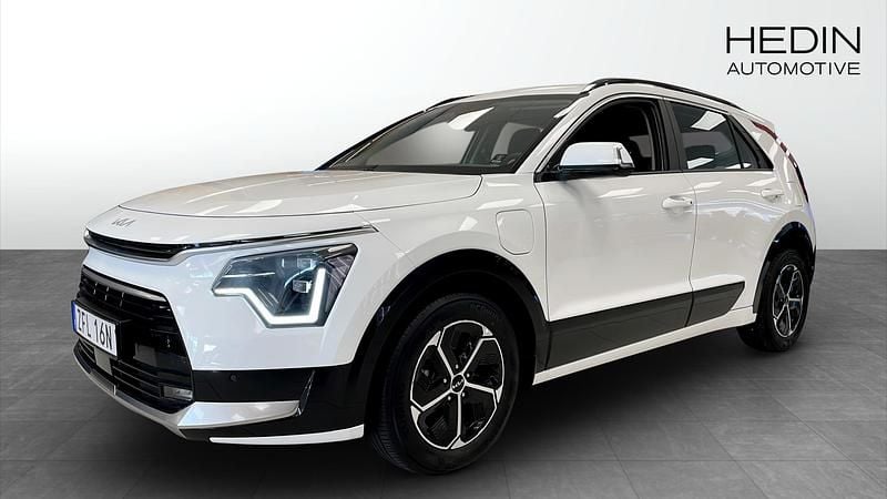Vit (white) Begagnad 2024 Kia Niro SUV | 339 900 kr (Marknadspris) - Bild 1/4