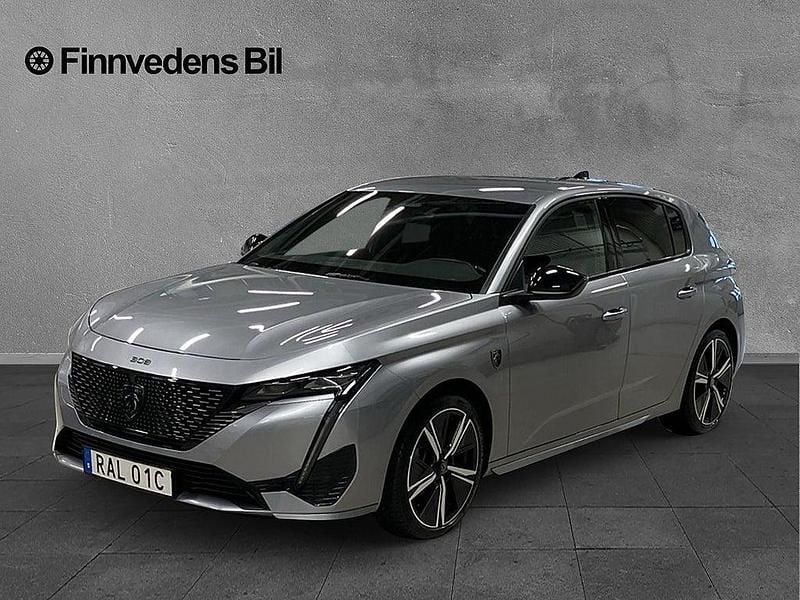 Grå Begagnad 2023 Peugeot 308 GT Halvkombi | 239 900 kr (Marknadspris) - Bild 1/4