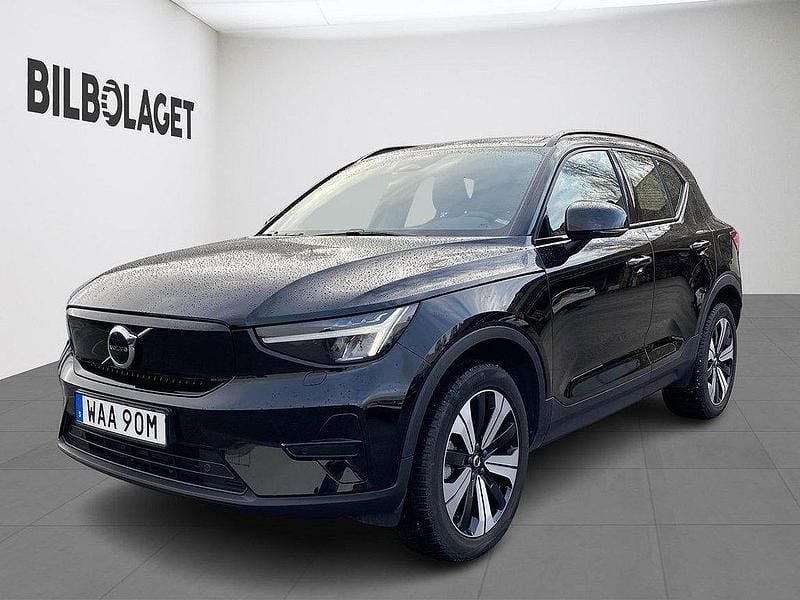 Svart Begagnad 2022 Volvo XC40 Core SUV | 334 500 kr - Bild 1/4