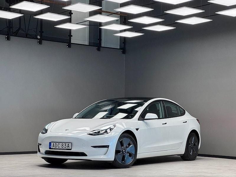 Vit Begagnad 2021 Tesla Model 3 Long Range AWD Sedan | 319 900 kr (Marknadspris) - Bild 1/3