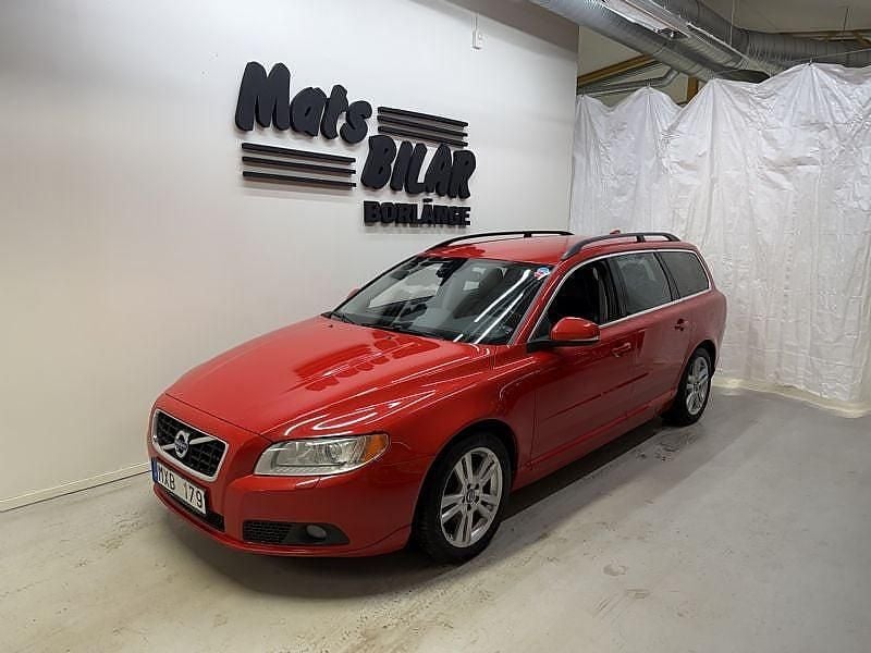 Röd Begagnad 2012 Volvo V70 Momentum Kombi | 99 900 kr (Dyr) - Bild 1/4
