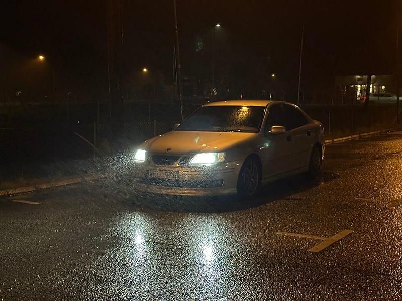 Begagnad 2005 Saab 9-3 Sedan | 35 000 kr (Lite dyr) - Bild 1/4