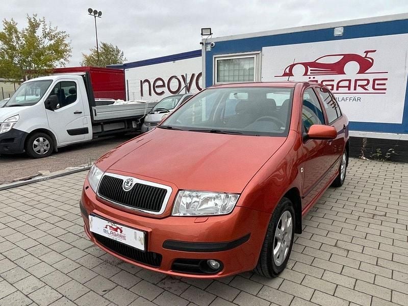 Orange Begagnad 2006 Skoda Fabia Halvkombi | 49 900 kr (Dyr) - Bild 1/4