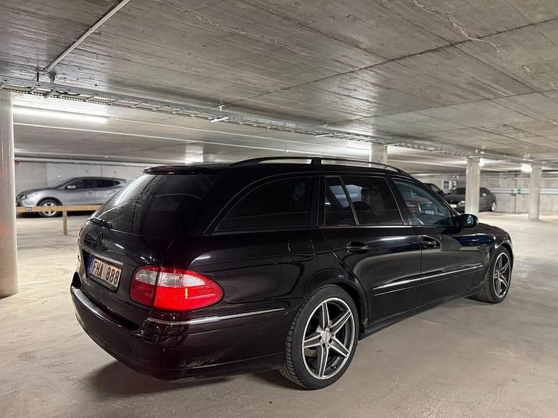 Begagnad Mercedes E500 306 HK (225 kW) 2004