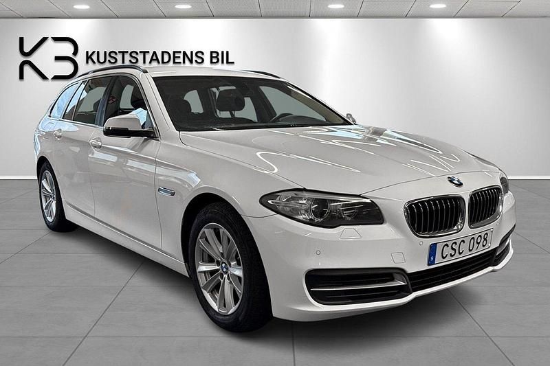 Vit Begagnad 2015 BMW 520 Kombi | 109 900 kr (Bra pris) - Bild 1/4