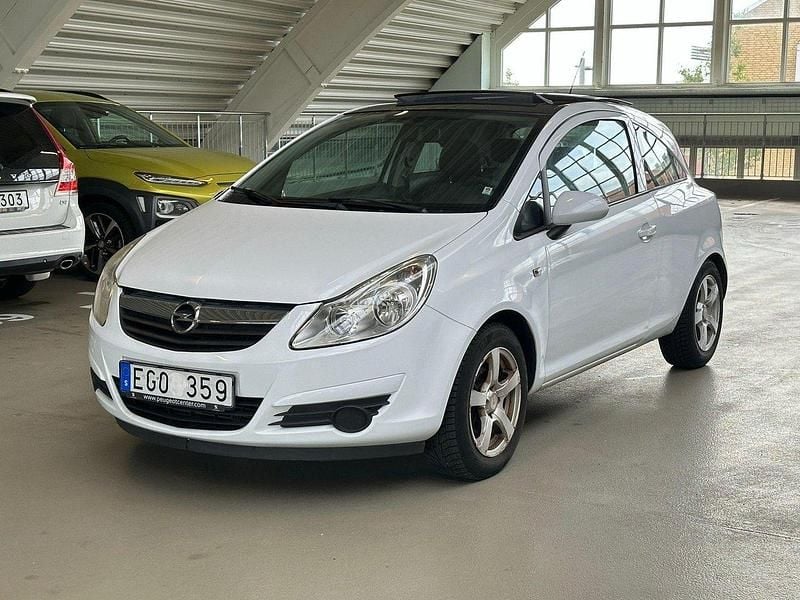 Vit Begagnad 2008 Opel Corsa Halvkombi | 35 900 kr (Marknadspris) - Bild 1/4