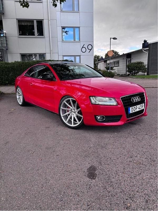 Röd Begagnad 2009 Audi A5 Comfort Sportkupé | 65 000 kr (Bra pris) - Bild 1/4