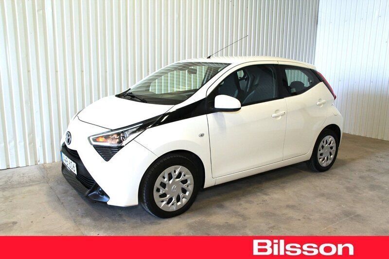 Vit Begagnad 2018 Toyota Aygo Halvkombi | 99 000 kr (Marknadspris) - Bild 1/4
