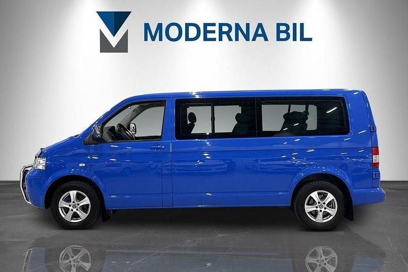Begagnad VW Caravelle Comfortline 174 HK (127 kW) 2006 Blå Minibuss