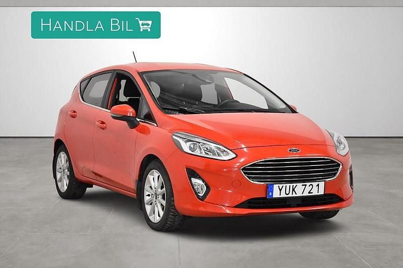 Begagnad Ford Fiesta Titanium 101 HK (74 kW) 2017 Röd Halvkombi